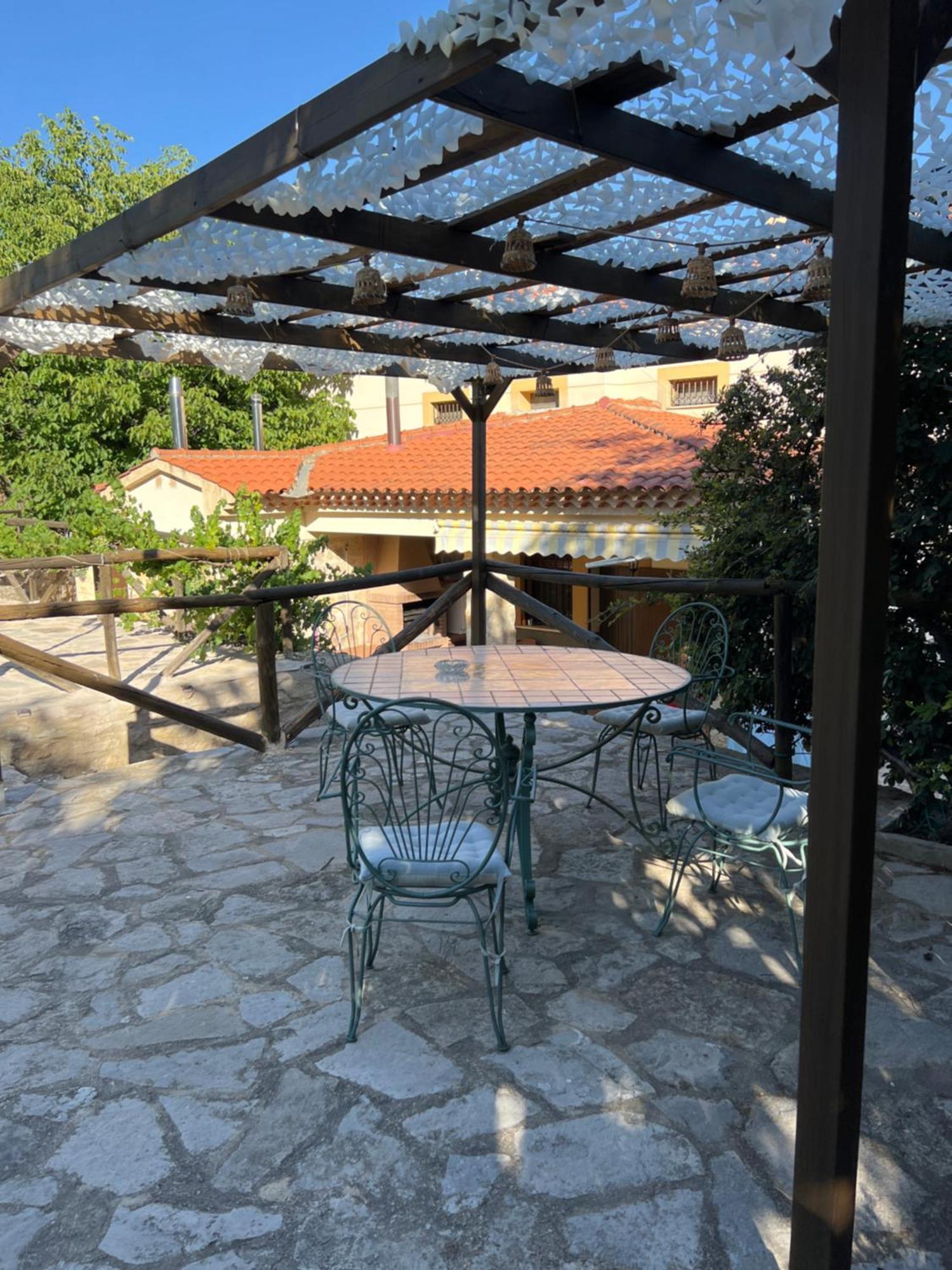 Apartamentos Los Parrales Villalba de la Sierra Luaran gambar