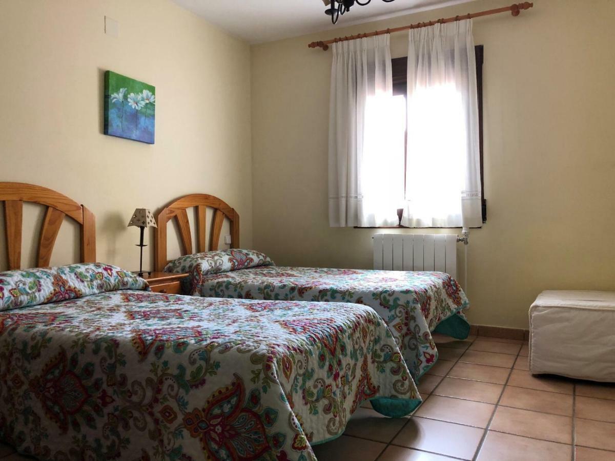 Apartamentos Los Parrales Villalba de la Sierra Luaran gambar